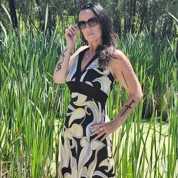 Meet your Posher, Lisa Michelle.💎 - Picture 8 of 15